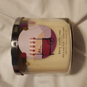 BNWT Bath and Body Works Berry Waffle Cone candle